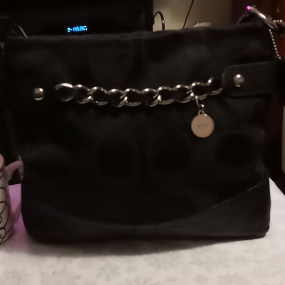Cloth and Leather with chain and ajustable straps.